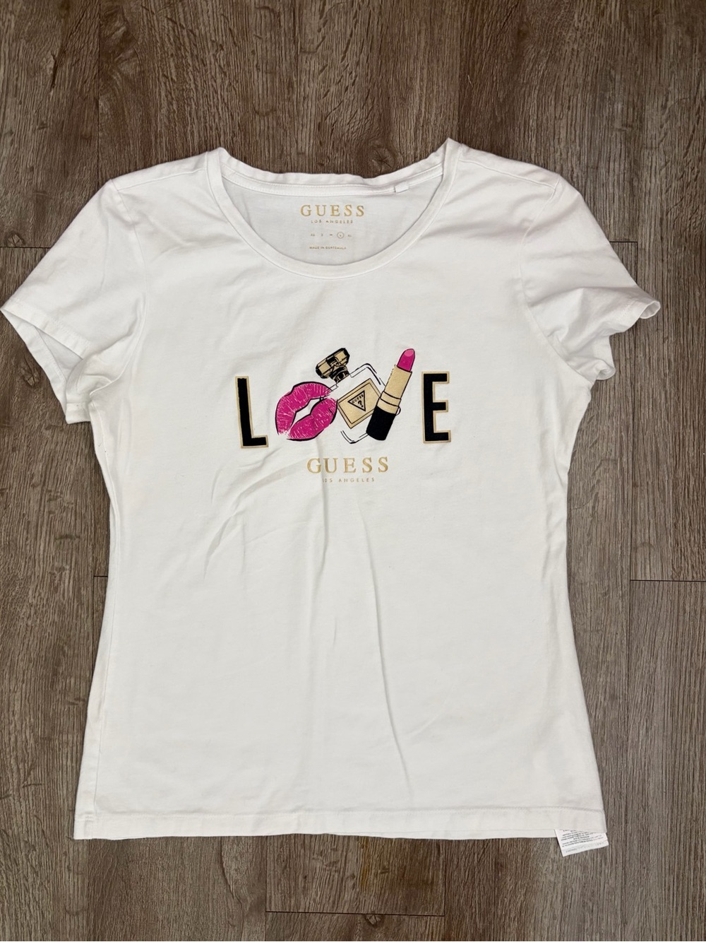 Guess Los Angeles LOVE Graphic Baby Tee Women's Large White Lipstick Perfume